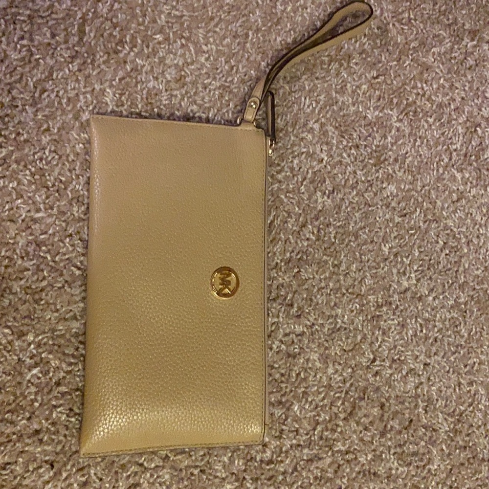 Micheal Kors Wristlet